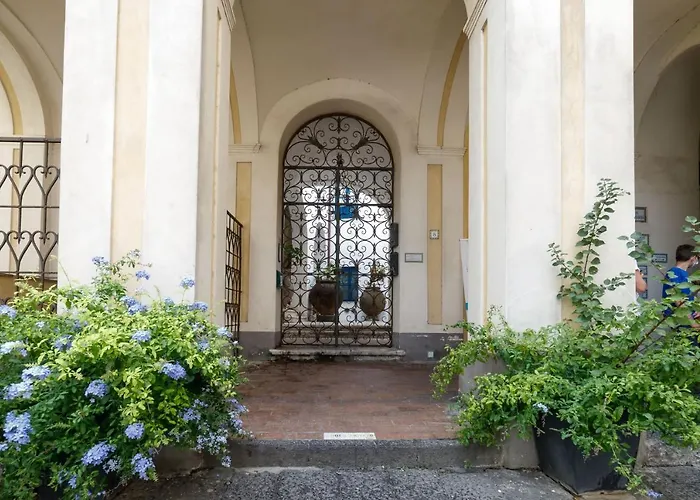 Qasar Luxury - In Capri's Piazzetta Capri