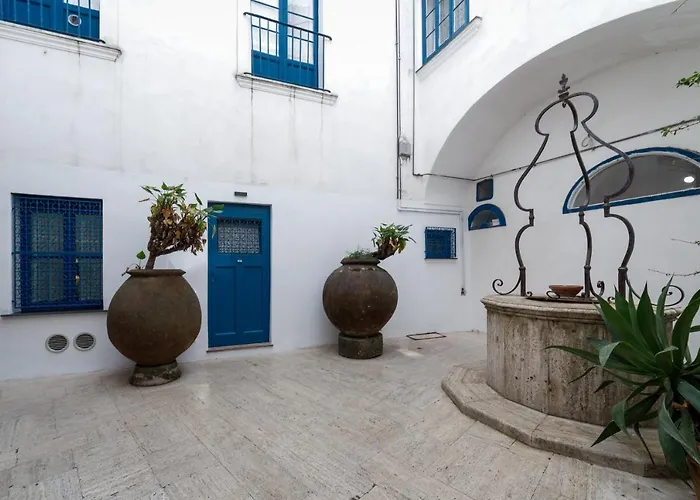 Qasar Luxury - In Capri's Piazzetta *