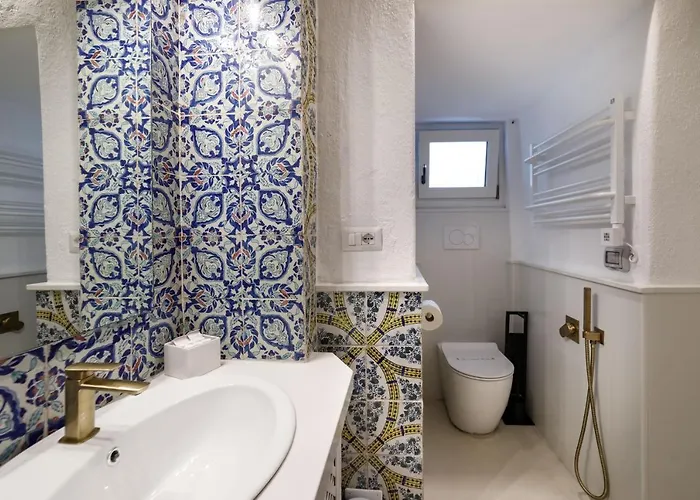 Qasar Luxury - In Capri's Piazzetta Daire *