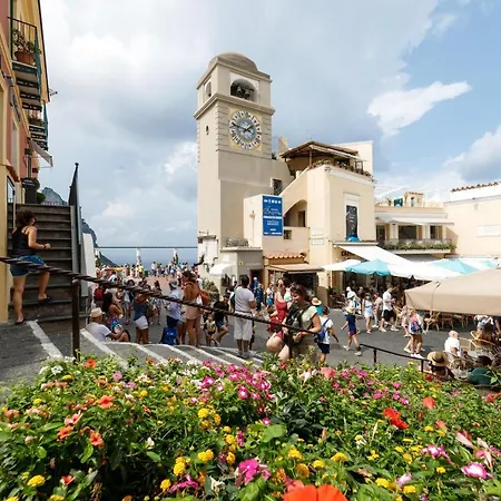 Qasar Luxury - In Capri's Piazzetta * Capri