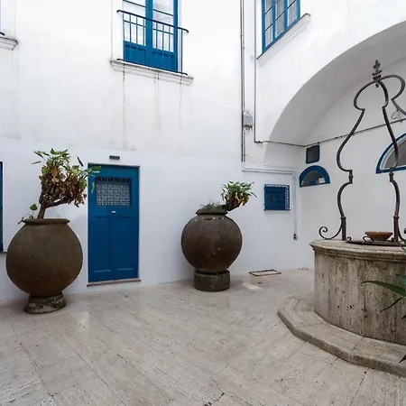 Qasar Luxury - In Capri's Piazzetta *