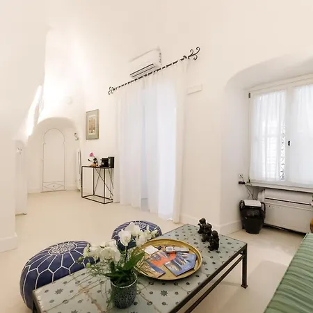 Qasar Luxury - In Capri's Piazzetta Capri