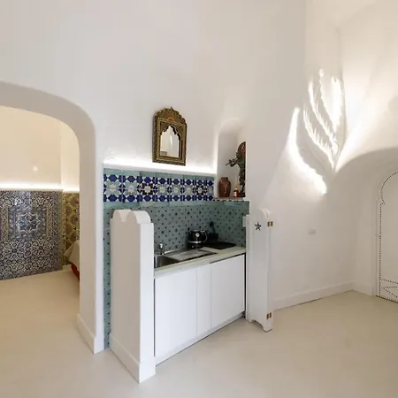 Qasar Luxury - In Capri's Piazzetta *