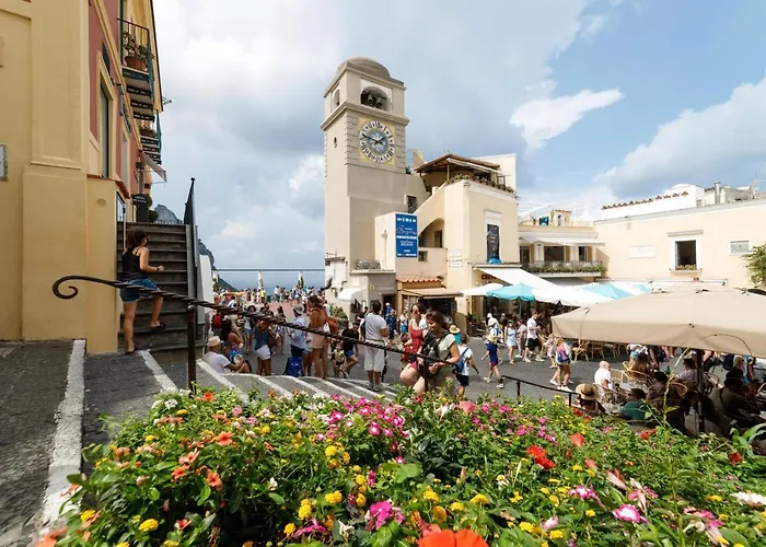 Qasar Luxury - In Capri's Piazzetta * Capri