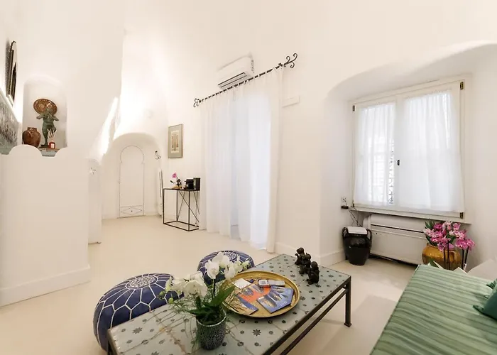 Qasar Luxury - In Capri's Piazzetta Capri