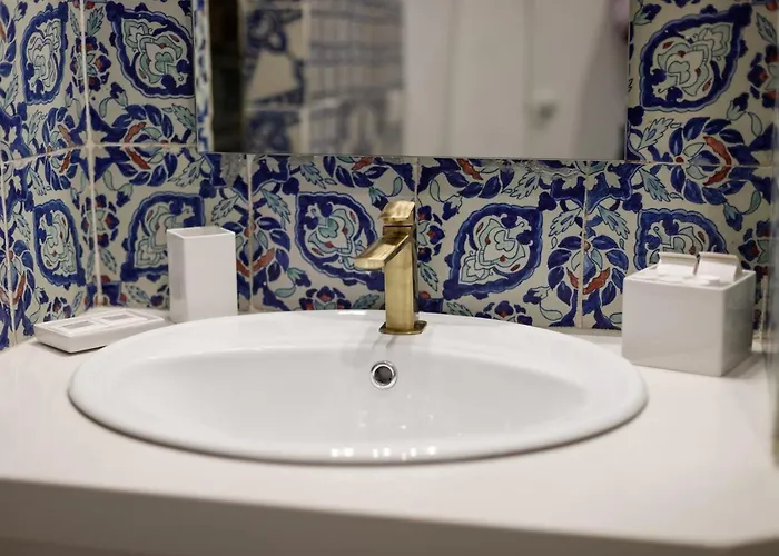 Qasar Luxury - In Capri's Piazzetta *