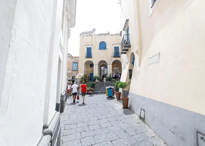 Qasar Luxury - In Capri's Piazzetta Κάπρι